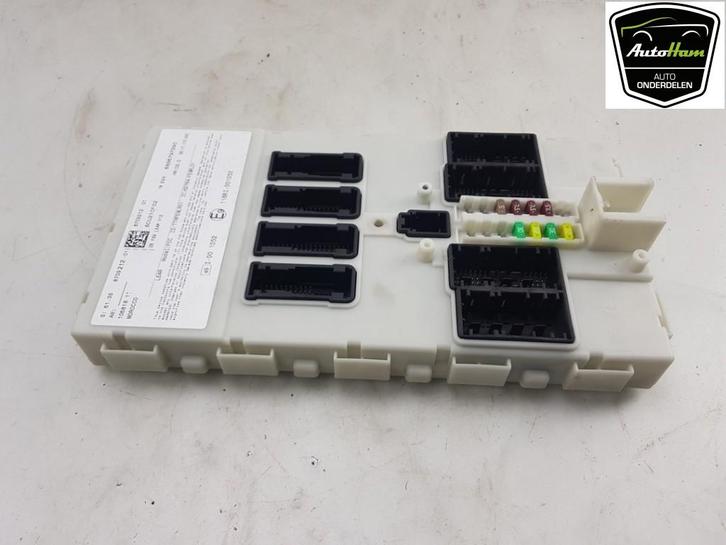 ZEKERINGKAST BMW 3 serie (F30) (01-2011/10-2018), Auto-onderdelen, Elektronica en Kabels, BMW, Gebruikt