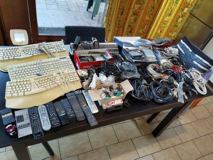 Perceel 2: videocomputers, Audio, Tv en Foto, Audiokabels en Televisiekabels, Gebruikt, Overige kabels, Ophalen