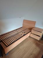 1 persoonsbed met lattenbodem en nachtkastje., Huis en Inrichting, Slaapkamer | Bedden, Ophalen, Eenpersoons, Hout