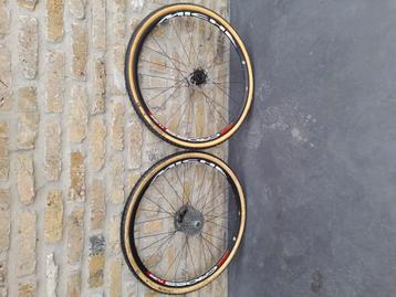 Setje alu cx wielen met tubes beschikbaar voor biedingen
