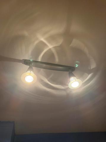 Lamp met 2 spots beschikbaar voor biedingen