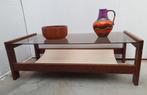Vintage houten salontafel met fume glazen blad, Huis en Inrichting, Tafels | Salontafels, Ophalen, Zo goed als nieuw, Glas