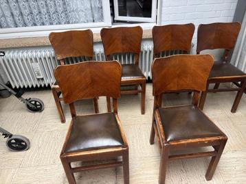 6 houten stoelen beschikbaar voor biedingen
