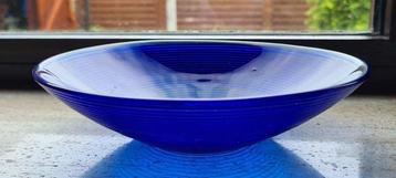 schoteltje blauw glas - 9,5 cm breed - buitenkant geribbeld