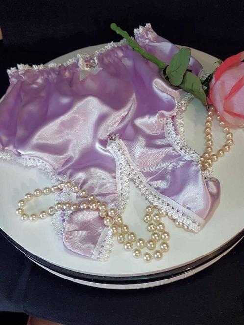 Lavendel zijde satijn open kruisje Sissy Slipje 42/ 44, Kleding | Dames, Ondergoed en Lingerie, Slip, Paars, Verzenden