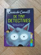 Boek de tiny detectives Cressida Cowell, Fictie algemeen, Zo goed als nieuw, Cressida Cowell, Ophalen