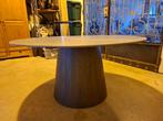 Maatwerk tafel met konische poot, Ophalen, Rond, Nieuw, Vijf personen of meer