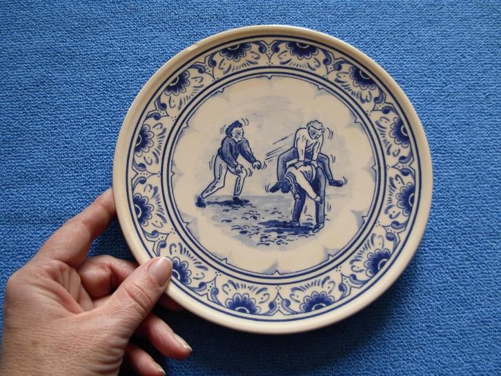 Delftsblauw sierbordje oude volksspelen - Haasje over, Antiek en Kunst, Antiek | Keramiek en Aardewerk, Ophalen of Verzenden