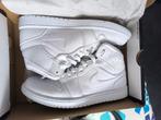 Air Jordan 1 mid taille 41 neuf, Enlèvement ou Envoi, Neuf, Baskets