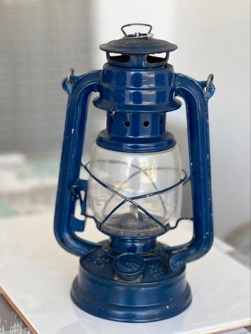 Vintage blauwe petroleumlamp / stormlamp – functioneel beschikbaar voor biedingen