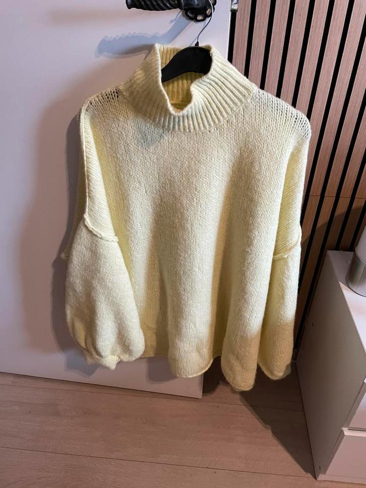 Pastelgele trendy trui te dragen vanaf xl tot  maat 54, Kleding | Dames, Grote Maten, Zo goed als nieuw, Ophalen of Verzenden