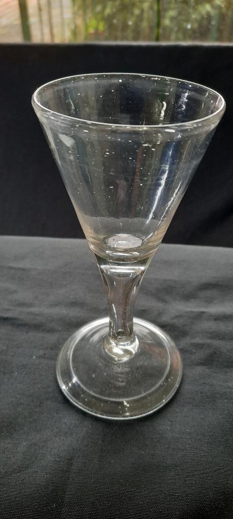 1 verre antique, 18 ième siècle en TBE., Antiquités & Art, Antiquités | Verre & Cristal, Enlèvement ou Envoi