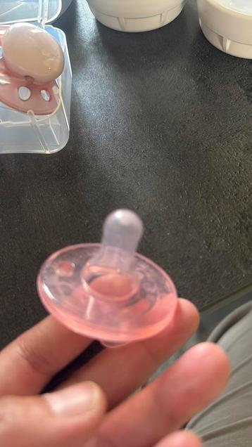 7 ongebruikte speen met bakje beschikbaar voor biedingen