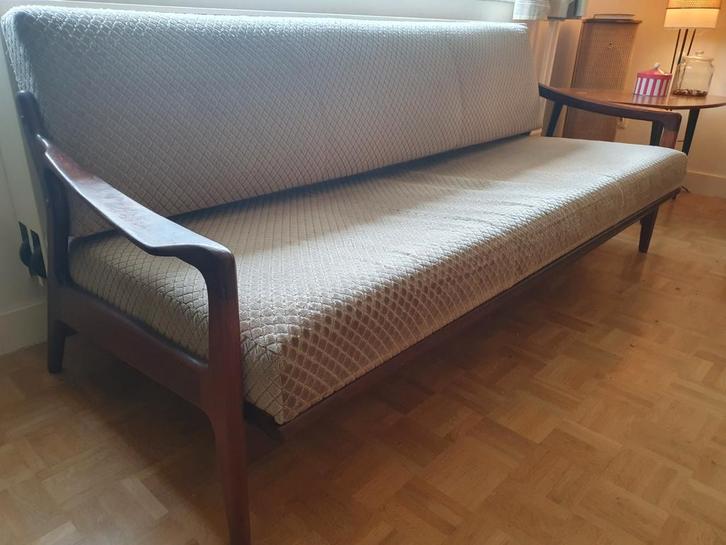 Zitbank Arne Wahl Iversen slaapbank ´50 ´60
Op te frissen., Antiek en Kunst, Antiek | Meubels | Stoelen en Sofa's, Ophalen