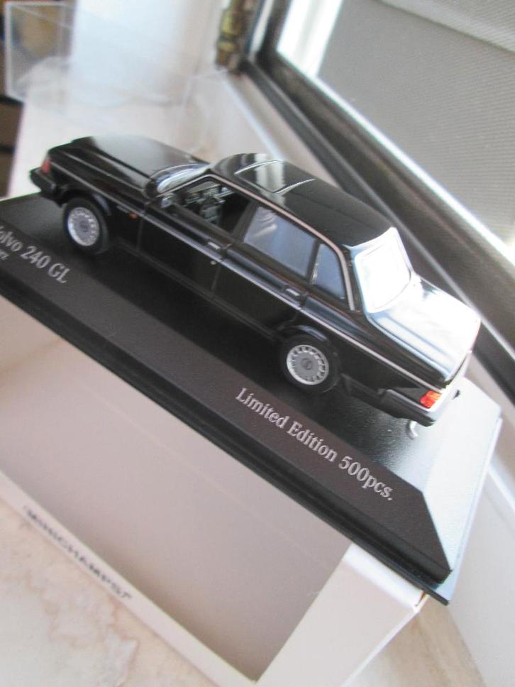 Minichamps Volvo 240 GL schwarz Limit 500 1:43, Hobby en Vrije tijd, Modelauto's | 1:43, Zo goed als nieuw, Auto, MiniChamps, Ophalen of Verzenden