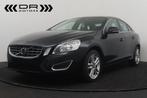 Volvo S60 T2 BENZINE MOMENTUM - LEDER - NAVI, Auto's, Volvo, 0 kg, Beige, 4 cilinders, S60