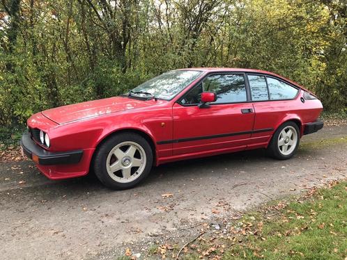 Alfa Romeo GTV 2.0 de 1985, Autos, Alfa Romeo, Particulier, GTV, Essence, Euro 2, Coupé, 2 portes, Boîte manuelle, Rouge, Noir