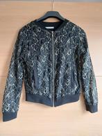 Vestjes jongere., Ophalen, Gedragen