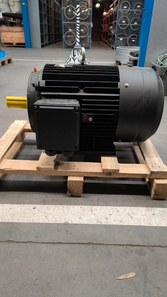 Motor 30kW _ 3000tr/min_NIEUW, Articles professionnels, Machines & Construction | Pièces, Enlèvement