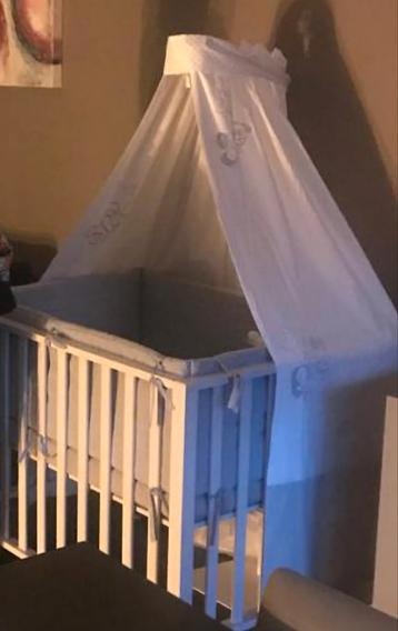 Babypark op wieltjes met hemel Noukies op voet.  beschikbaar voor biedingen