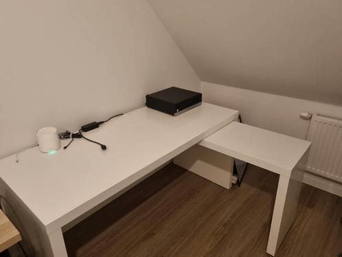 Witte bureau met kabelgoot, Huis en Inrichting, Bureaus, Zo goed als nieuw, Bureau, Ophalen
