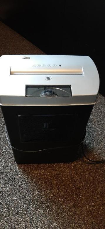 Papierversnipperaar en CD versnijder beschikbaar voor biedingen