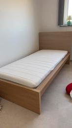 Eenpersoons bed met lattenbodem en matras, Huis en Inrichting, Slaapkamer | Complete slaapkamers, Ophalen, Gebruikt, Eenpersoons
