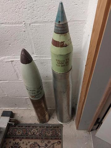 2x 105mm obus met kop

 beschikbaar voor biedingen