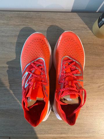 New Balance FuelCell SuperComp Trainer v2 EU45,5 (CARBON) beschikbaar voor biedingen
