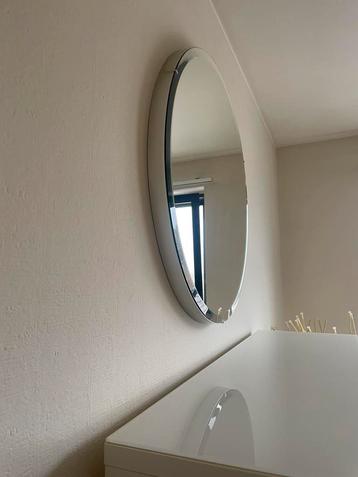 Spiegel beschikbaar voor biedingen