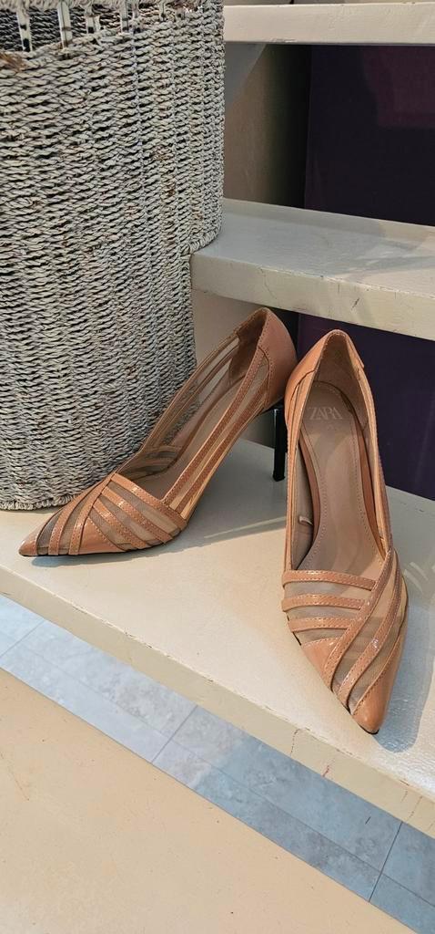Escarpins Zara vieux rose taille 39, Kleding | Dames, Schoenen, Zo goed als nieuw, Pumps, Zwart, Ophalen of Verzenden