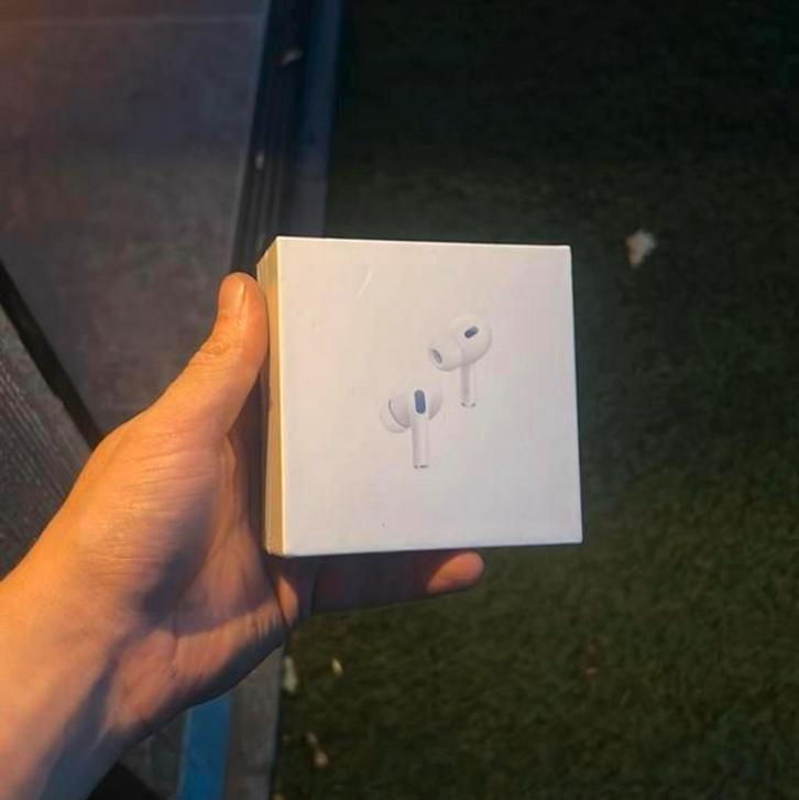 Te Koop: NIEUW & VERZEGELD - AirPods Pro (2e Gen)met USB-C, Telecommunicatie, Mobiele telefoons | Oordopjes, Nieuw, In oorschelp (earbud)