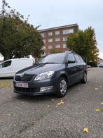 Skoda Fabia, Auto's, Euro 5, Stof, Grijs, Particulier