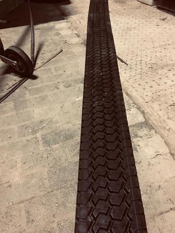 Bande en caoutchouc profil pour rigole beschikbaar voor biedingen