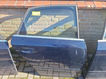 Portier 4Deurs rechts-achter van een Audi A4 (LZ5J) beschikbaar voor biedingen
