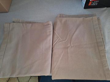 2 beige tafellopers beschikbaar voor biedingen