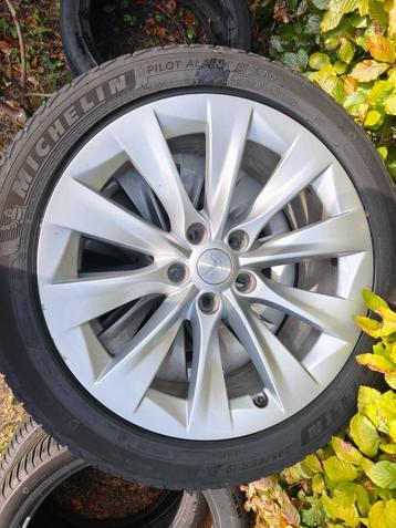Tesla Model S winterset 245/45/19 beschikbaar voor biedingen