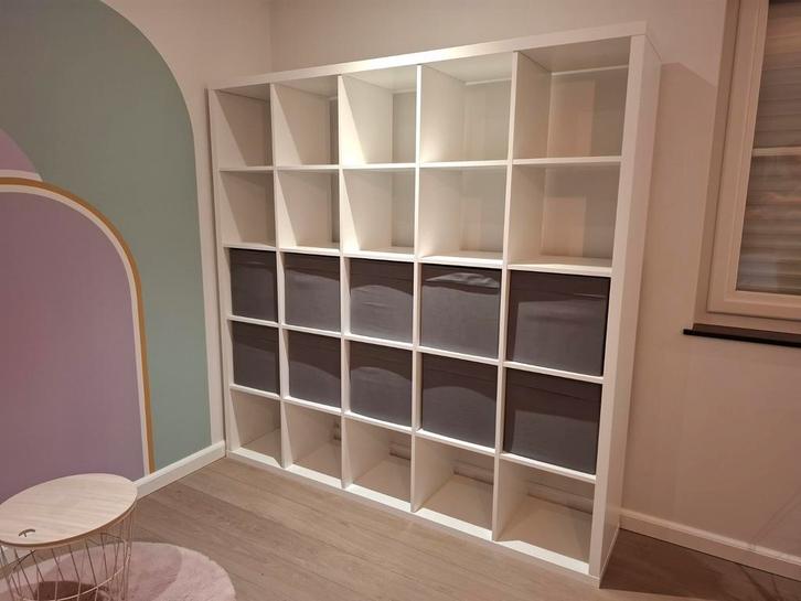 Ikea Kallax kast 25 vaks inclusief 10 grijze drona boxen, Huis en Inrichting, Kasten | Boekenkasten, Zo goed als nieuw, Ophalen