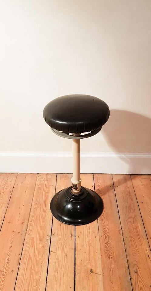 Medische kruk uit de jaren 30 - Ritter & Karlsruhe, Antiek en Kunst, Antiek | Meubels | Stoelen en Sofa's, Ophalen of Verzenden