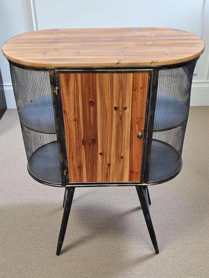 Opruiming, tof kastje van metaal & hout in een vintage look., Huis en Inrichting, Kasten | Overige, Nieuw, Ophalen