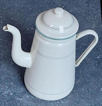Jolie grande ancienne cafetière émaillée beschikbaar voor biedingen