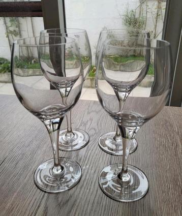  wijnglazen ( 4 stuks )  beschikbaar voor biedingen