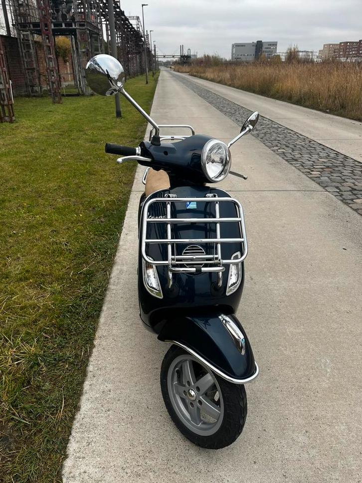 Vespa Lx50 2010 touring, Fietsen en Brommers, Scooters | Vespa, Gebruikt, Vespa LX, Klasse B (45 km/u), Benzine, Ophalen