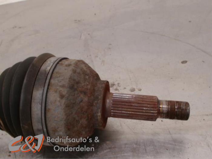 Aandrijfas links-voor van een Opel Vivaro, Auto-onderdelen, Remmen en Aandrijving, Opel, Gebruikt, 3 maanden garantie, Ophalen of Verzenden