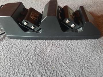Laadstation Xbox met 2 vaste batterijen voor controllers beschikbaar voor biedingen