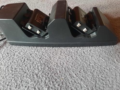 Laadstation Xbox met 2 vaste batterijen voor controllers, Games en Spelcomputers, Spelcomputers | Xbox | Accessoires, Zo goed als nieuw