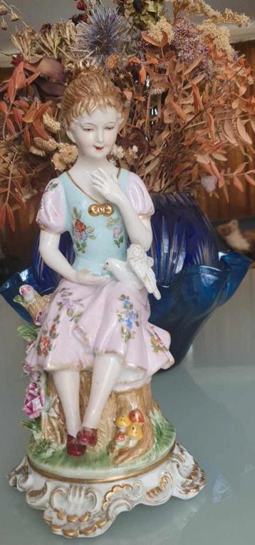 Geërfd.Derby Antieke beeld. Uit 1887-1890

 beschikbaar voor biedingen