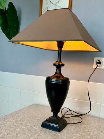 Lampe de table avec base en métal lourd
