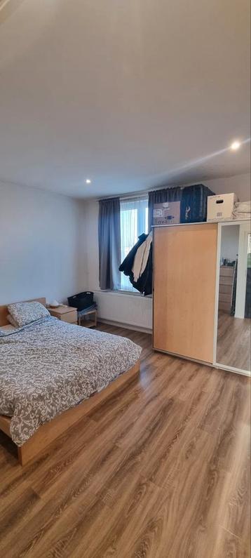 Chambre a coucher complète  beschikbaar voor biedingen