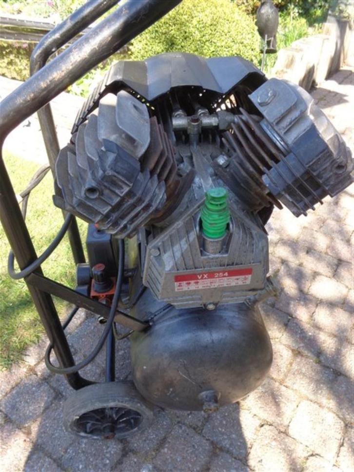 Compressor 2 cylinder, Hobby en Vrije tijd, Knutselen, Gebruikt, Gereedschap of Accessoires, Ophalen